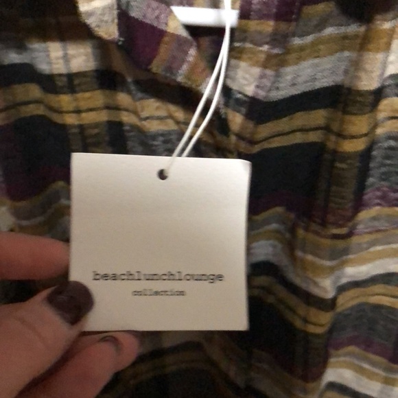 2 beachlunchlounge plaid shirts!❤️ - Picture 7 of 8